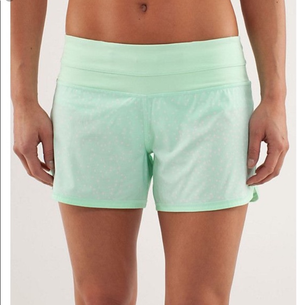 Lululemon groovy run short